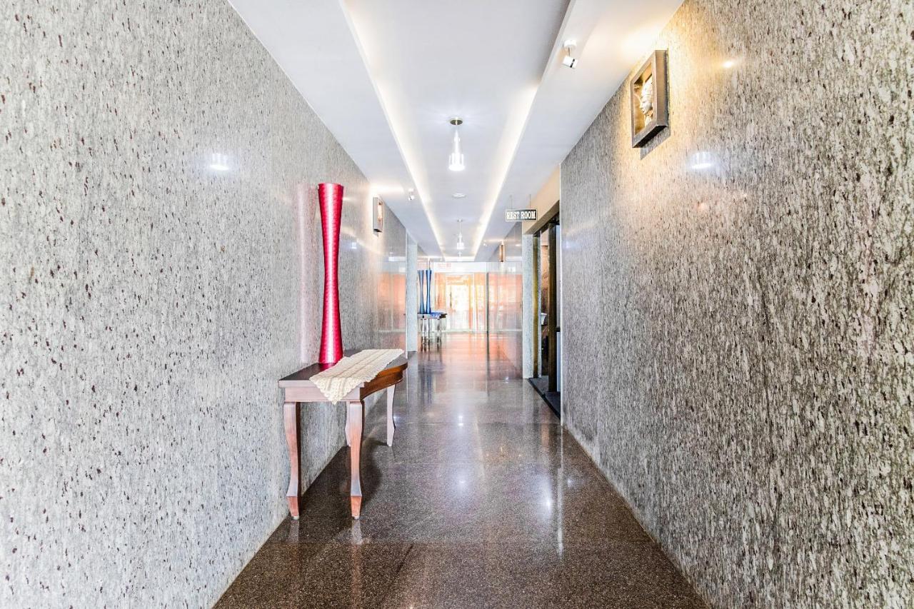 Vaccinated Staff- Capital O 22439 Ratna Forever Hotel Karkal Exterior foto